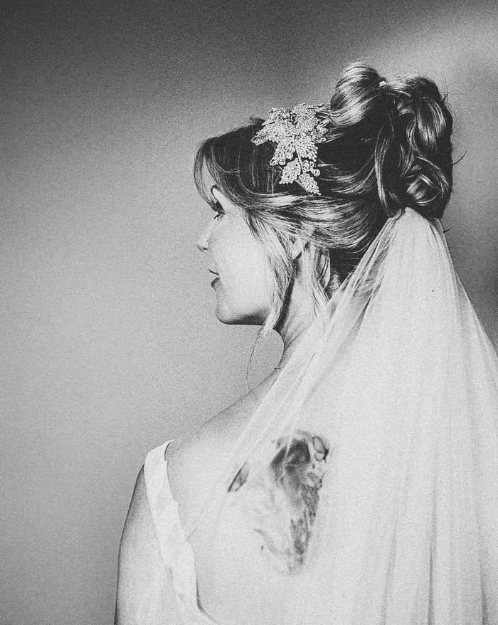 Black and white profile of a bride with a jewelled hairpiece and veil